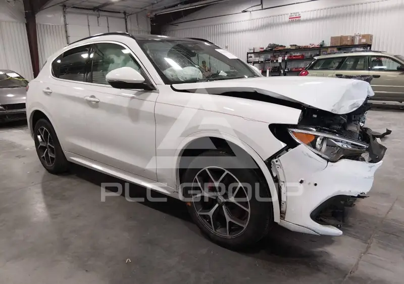 2021 Alfa Romeo Stelvio photo