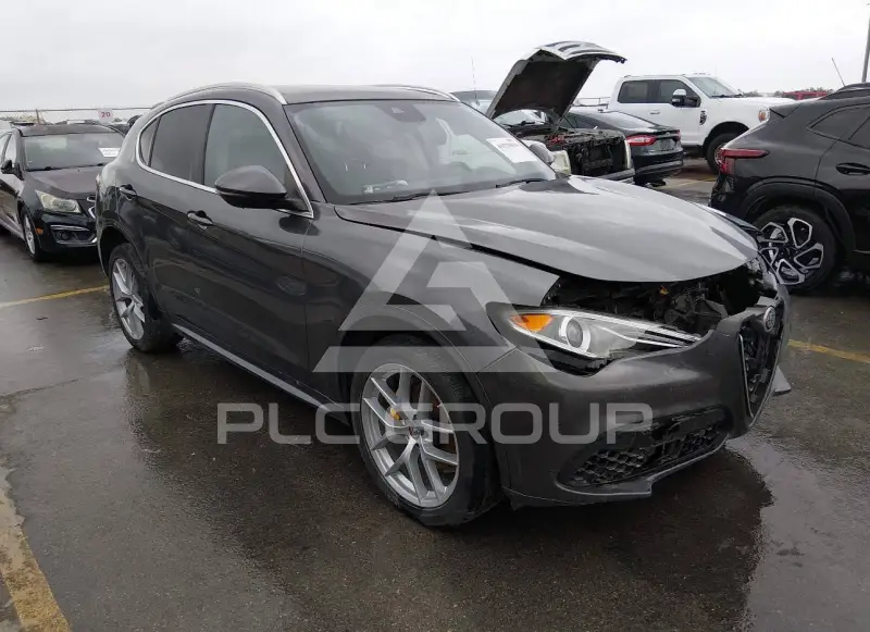 2021 Alfa Romeo Stelvio фото