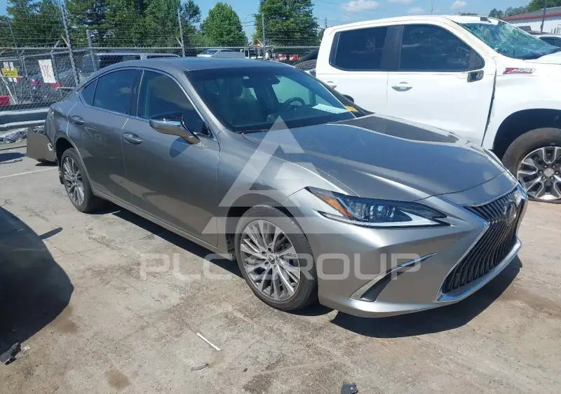 2021 Lexus ES250 photo