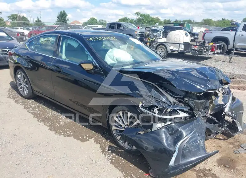 2021 Lexus ES350 photo