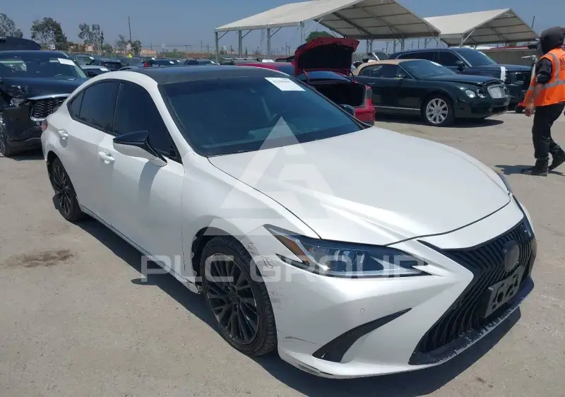 2021 Lexus ES300 фото
