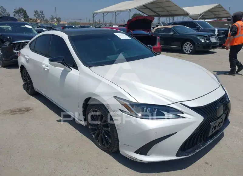 2021 Lexus ES300 фото