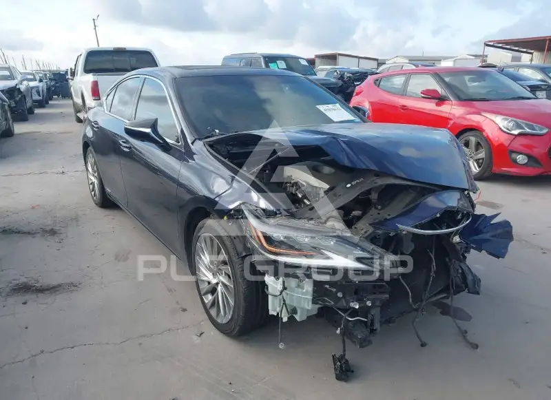 2021 Lexus ES300 photo