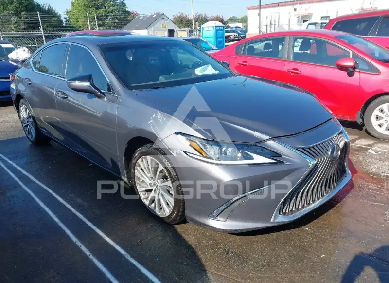 2021 Lexus ES300 photo