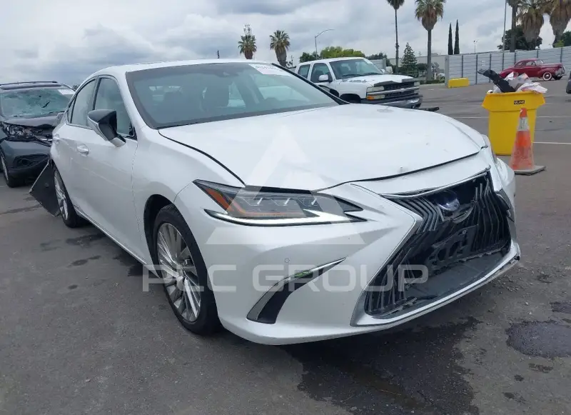 2021 Lexus ES300 фото