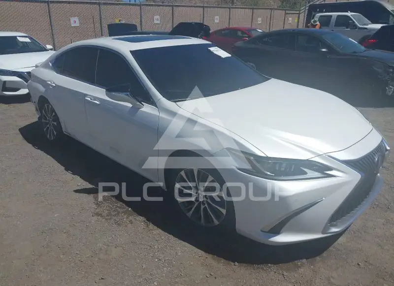 2021 Lexus ES300 photo