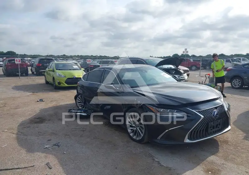 2021 Lexus ES300 фото