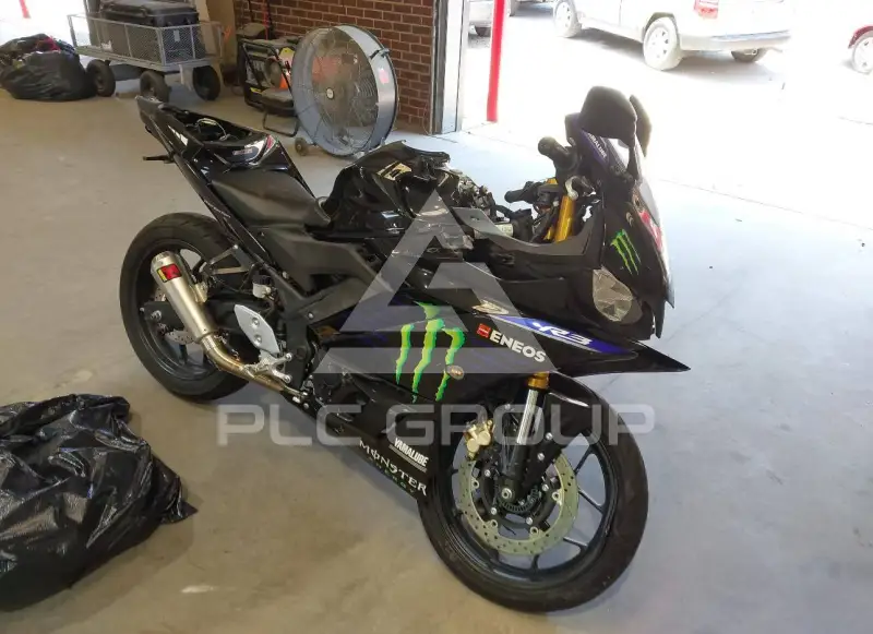 2021 Yamaha YZFR3 photo