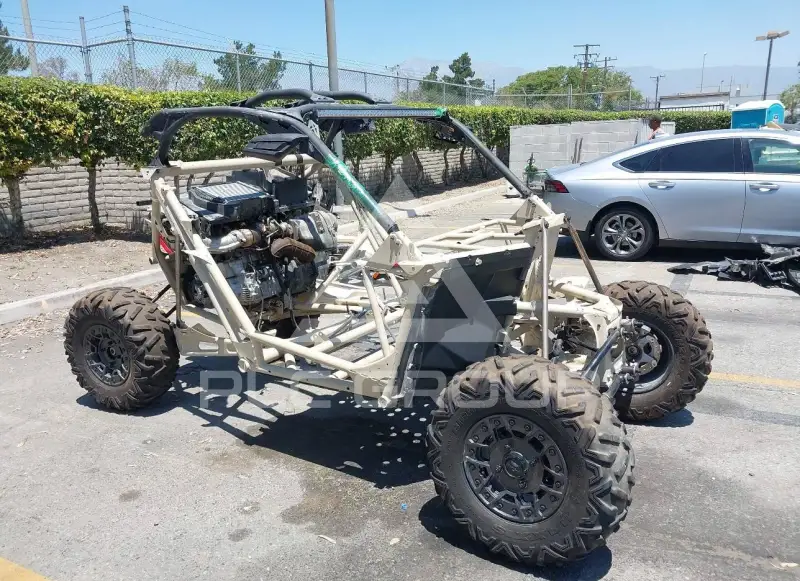 2021 Can-AM MAVERICK photo