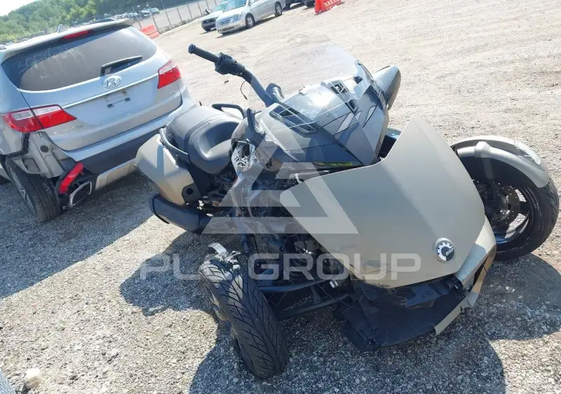 2021 Can-AM SPYDER фото
