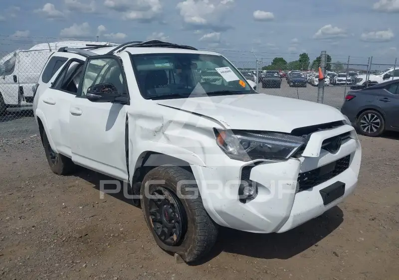 2021 Toyota 4 RUNNER фото