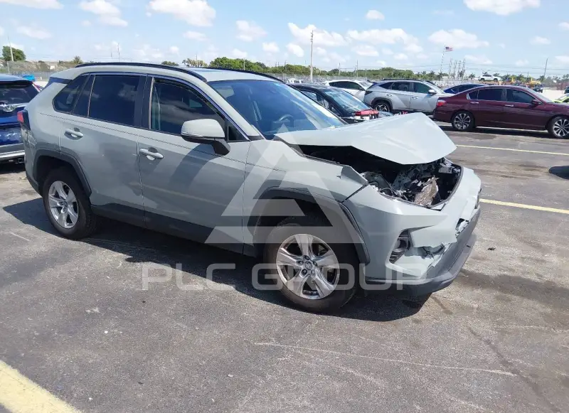 2021 Toyota RAV4 фото