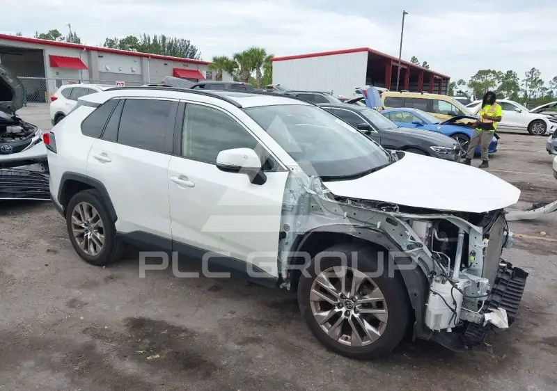 2021 Toyota RAV4 фото