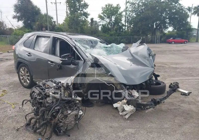 2021 Toyota RAV4 фото