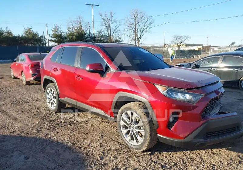 2021 Toyota RAV4 фото