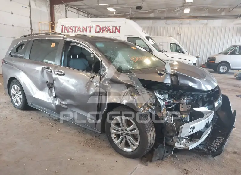 2021 Toyota SIENNA фото