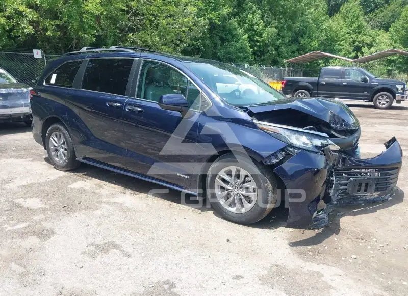 2021 Toyota SIENNA photo