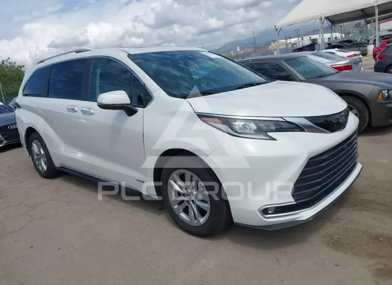 2021 Toyota SIENNA photo