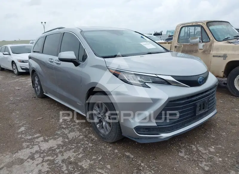 2021 Toyota SIENNA photo