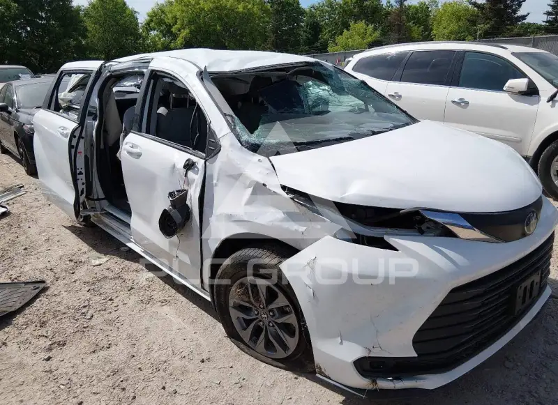 2021 Toyota SIENNA photo