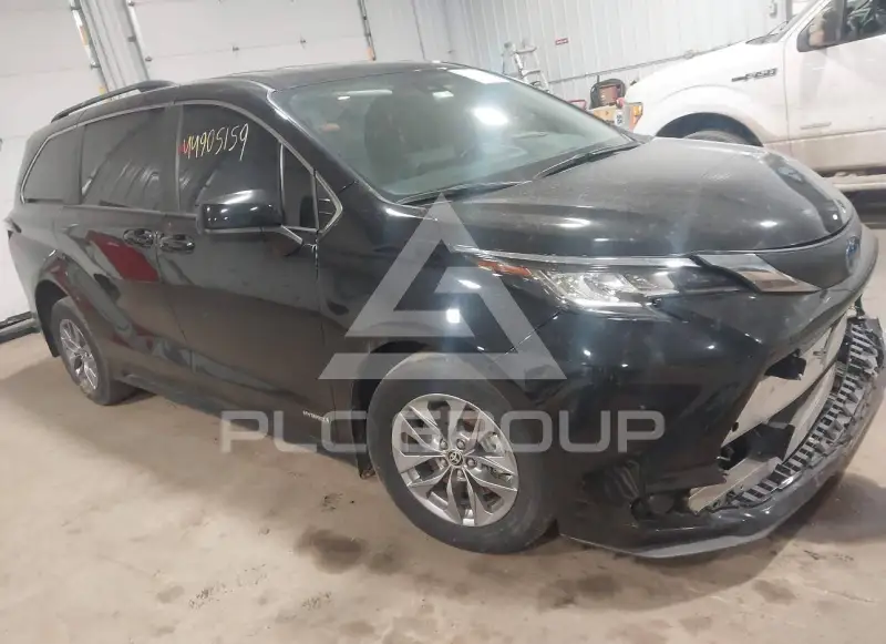 2021 Toyota SIENNA photo
