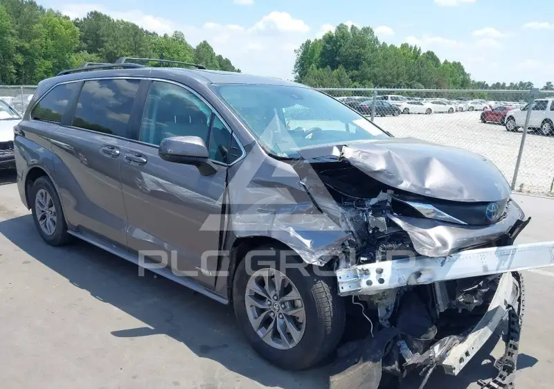 2021 Toyota SIENNA photo