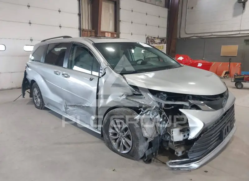2021 Toyota SIENNA фото