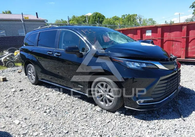 2021 Toyota SIENNA photo