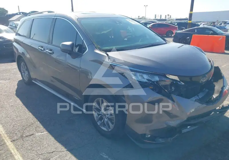 2021 Toyota SIENNA photo