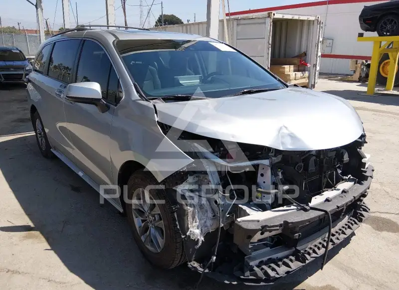 2021 Toyota SIENNA photo