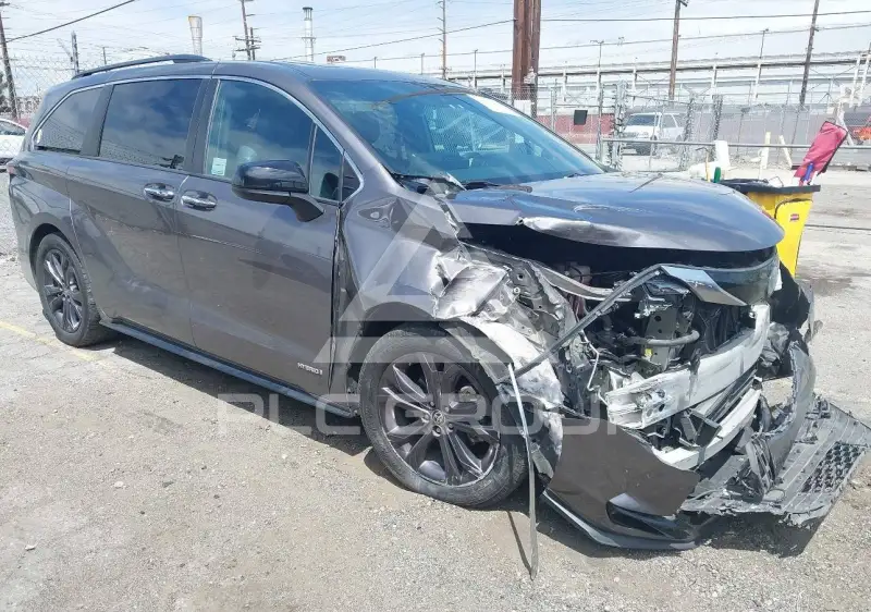 2021 Toyota SIENNA photo