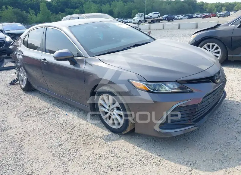 2021 Toyota CAMRY photo