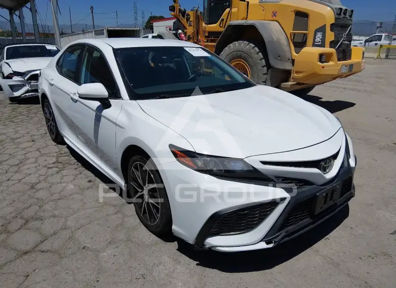 2021 Toyota CAMRY photo