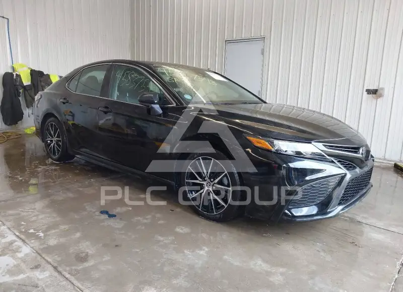 2021 Toyota CAMRY photo