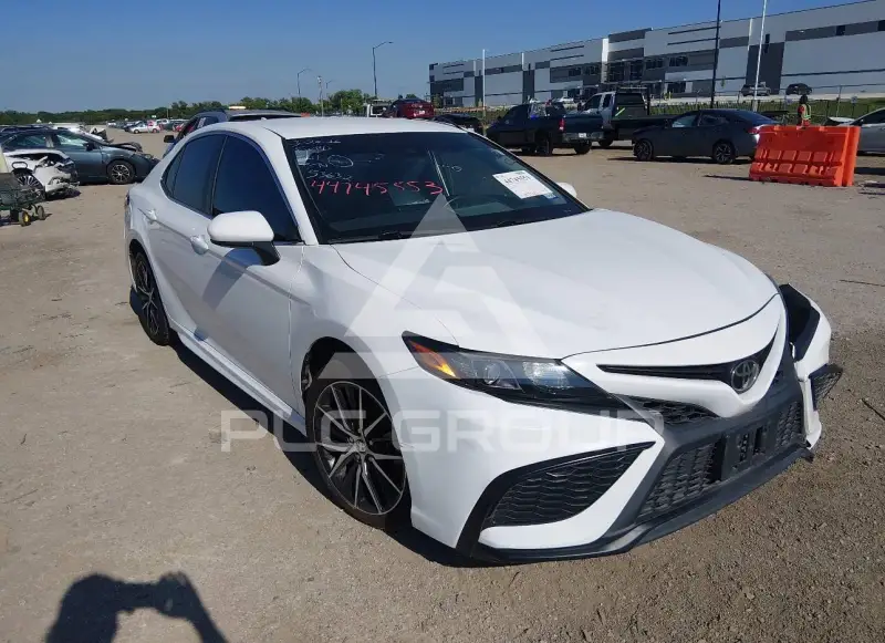 2021 Toyota CAMRY photo