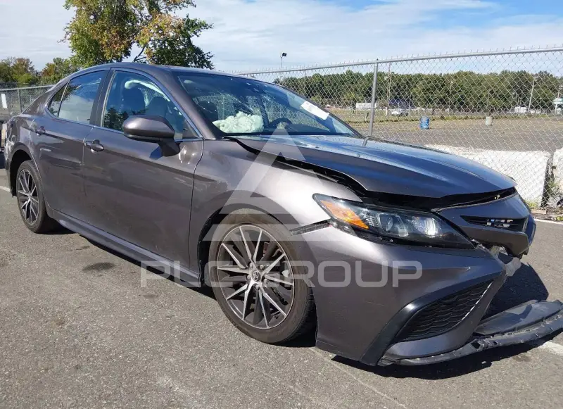 2021 Toyota CAMRY photo