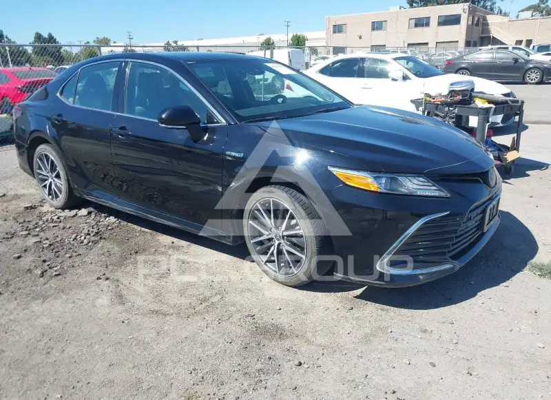 2021 Toyota CAMRY фото