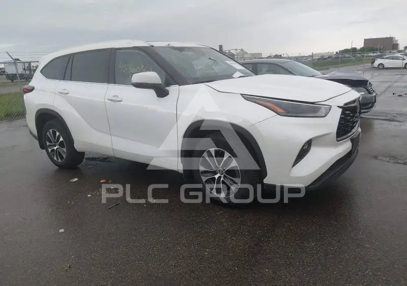 2021 Toyota Highlander photo