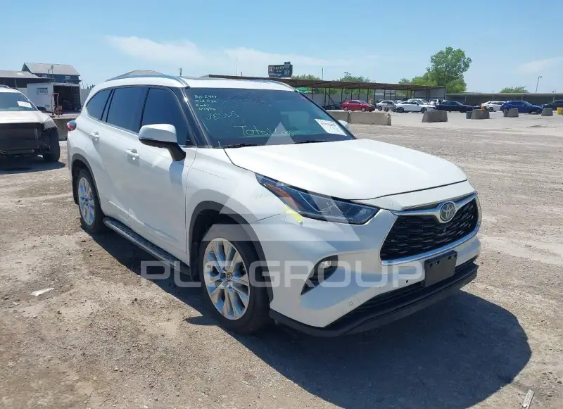 2021 Toyota Highlander photo