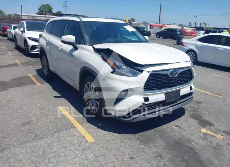 2021 Toyota Highlander photo