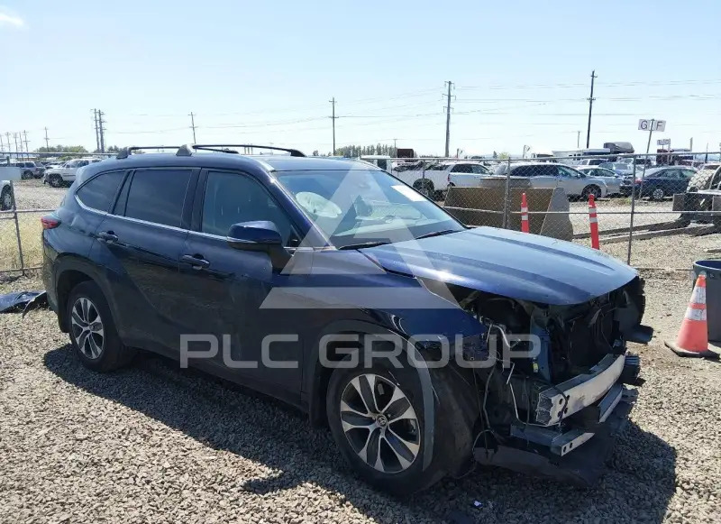 2021 Toyota Highlander photo