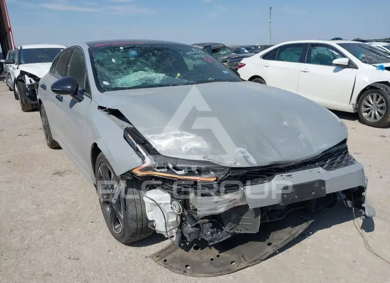 2021 KIA K5 photo