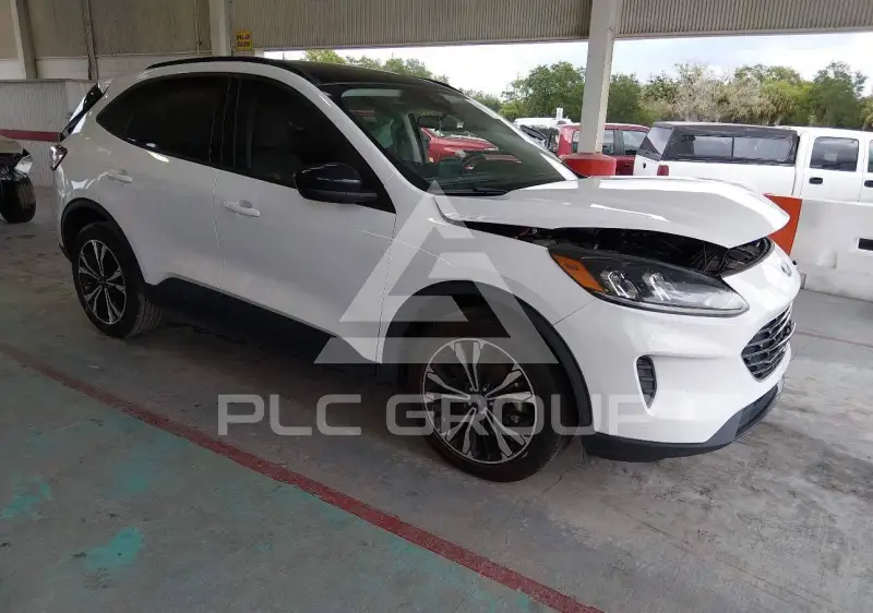 2021 Ford ESCAPE photo