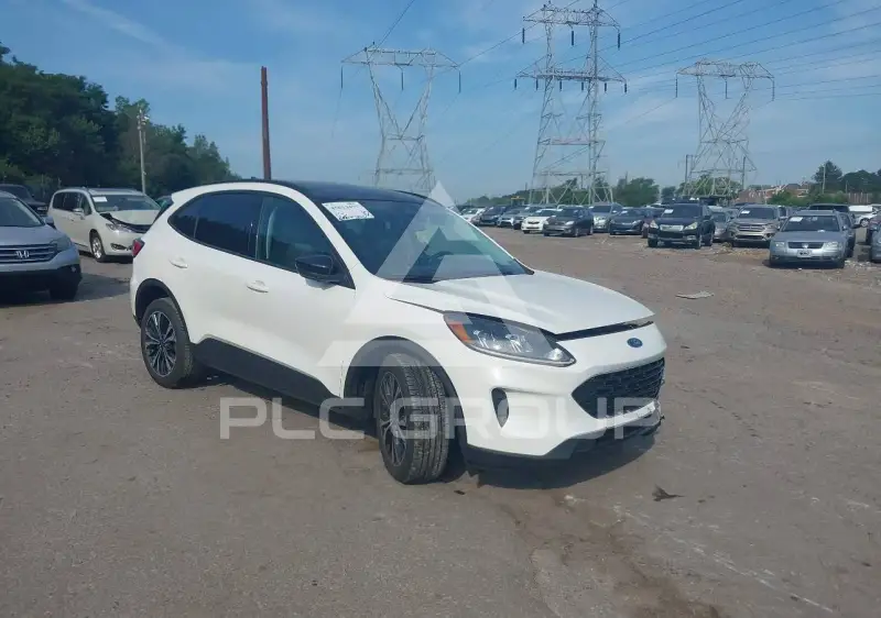 2021 Ford ESCAPE photo