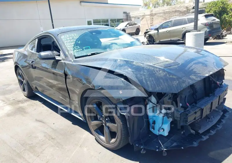 2021 Ford MUSTANG photo