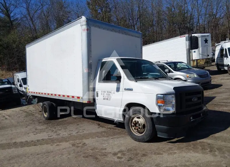2021 Ford E-350 фото
