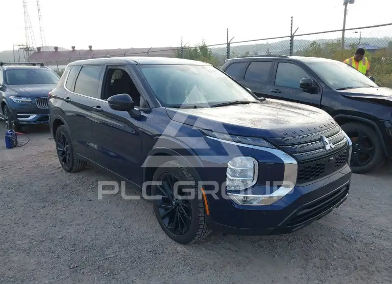 2022 Mitsubishi OUTLANDER photo