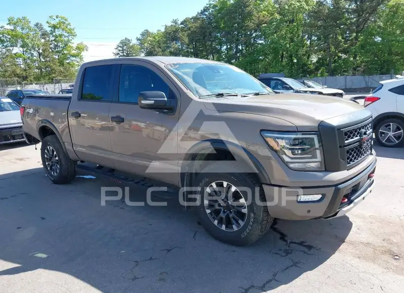 2022 Nissan TITAN фото