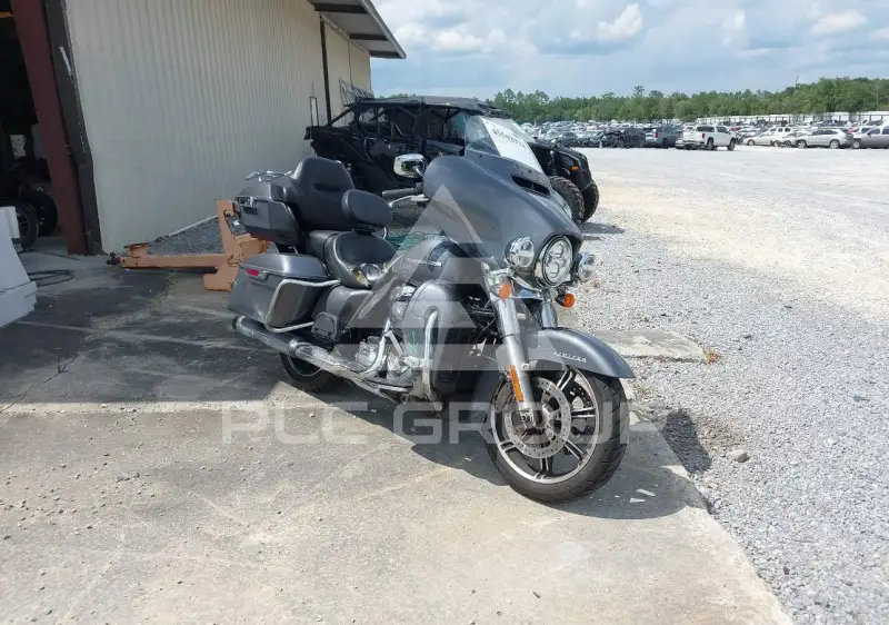 2022 Harley-Davidson FLHTK photo