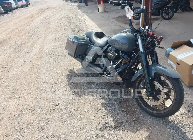 2022 Harley-Davidson FLHX photo